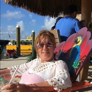 Meet your Posher, Dedebbie